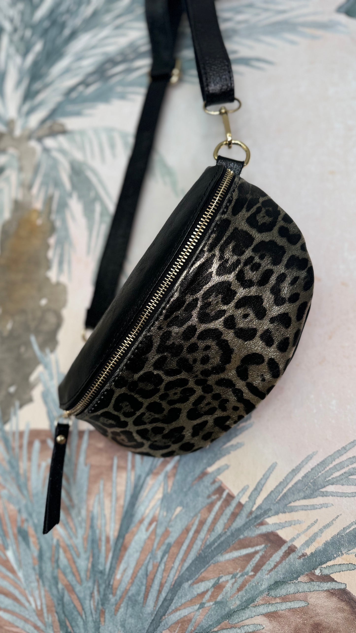 Riñonera Piel Leopardo Negra