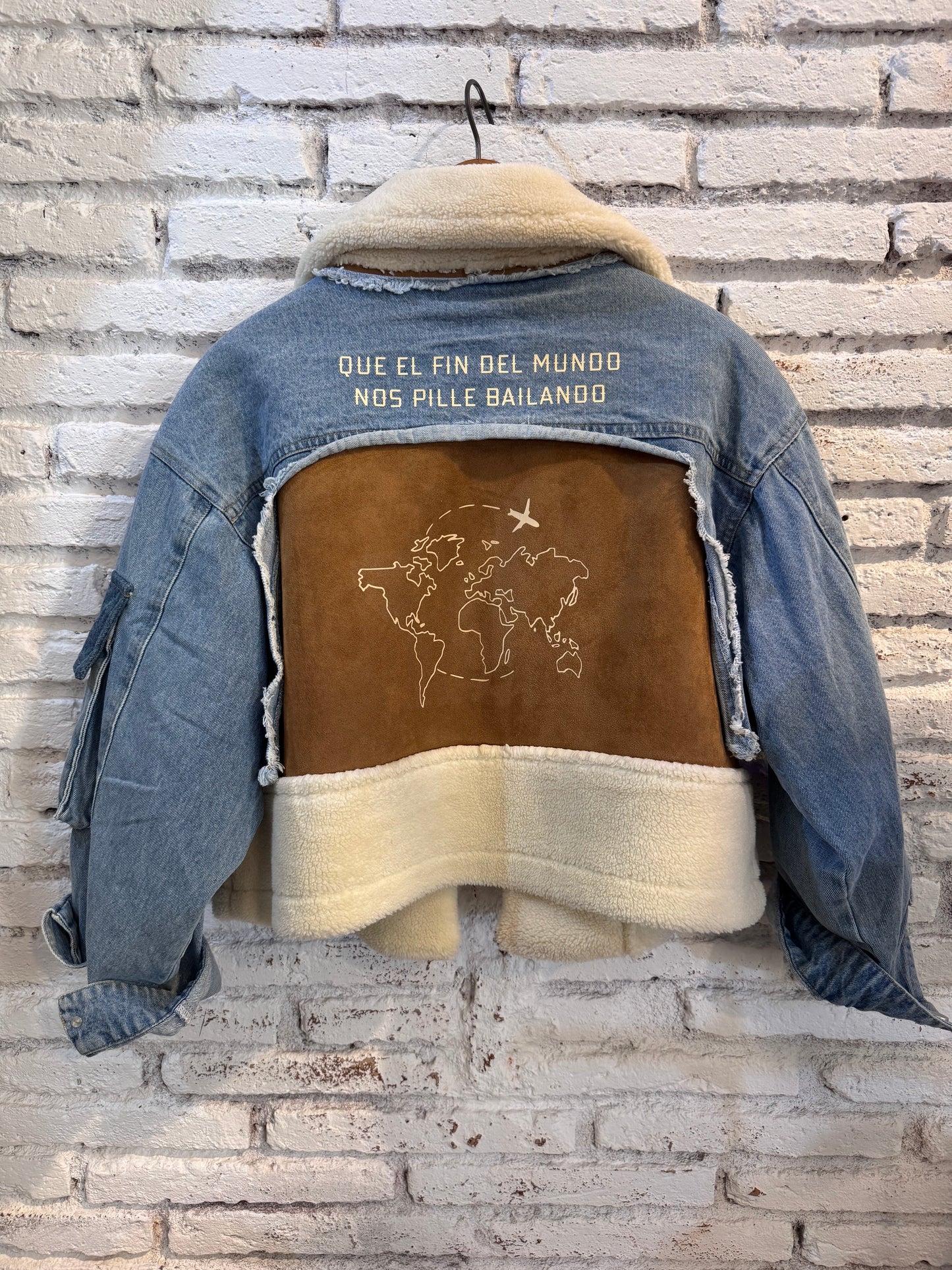 Cazadora “El fin del mundo”